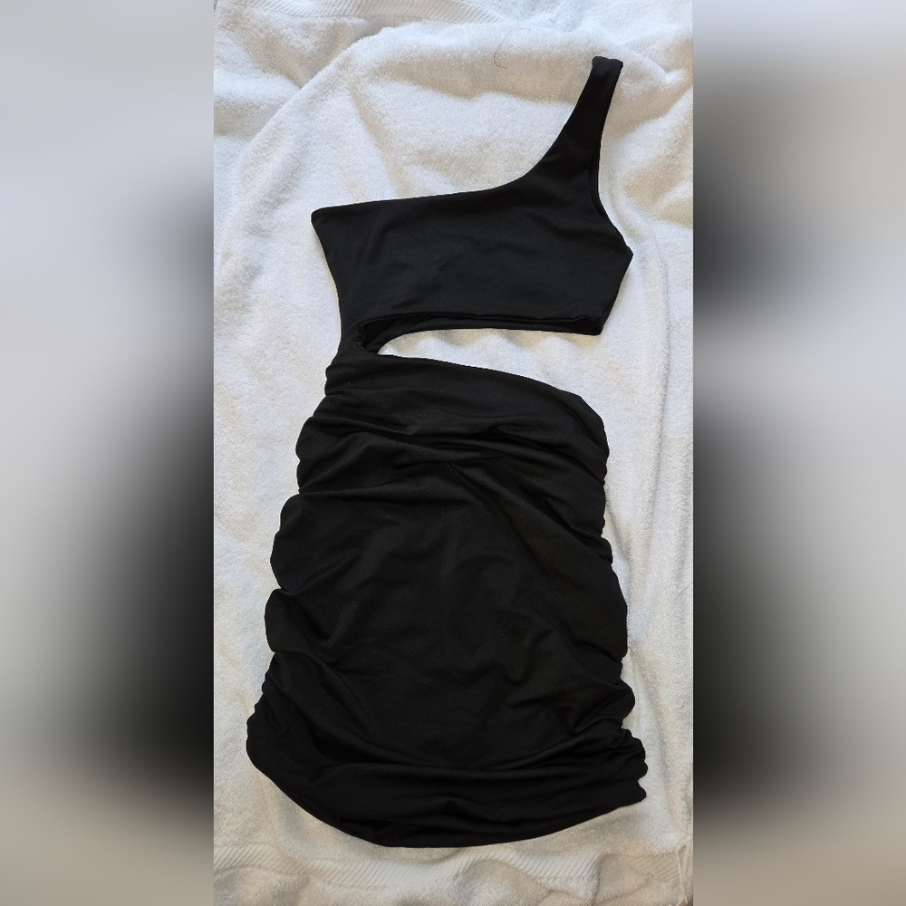 Elegant Black One-Shoulder Dress